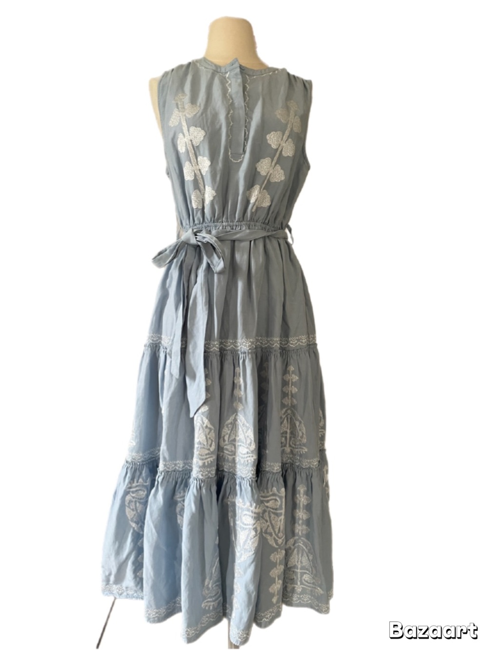 ELIE TAHARI Light Blue
Embroidered Sleeveless Maxi Dress Waist Tie SZ L